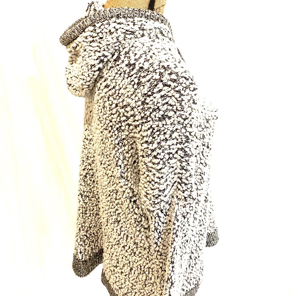Pullover - Picture 2 of 2